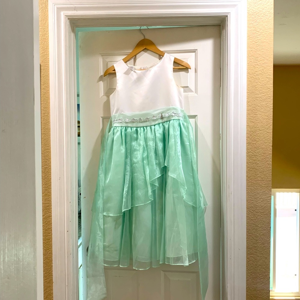 White and aqua dress with tulle. Size 10.PERFECT FOR EASTER.